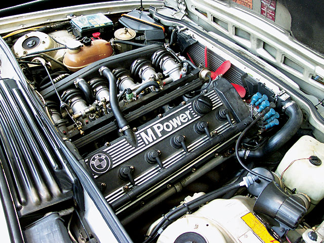 0401_07s+1984_bmw_m635+engine_view0.jpg