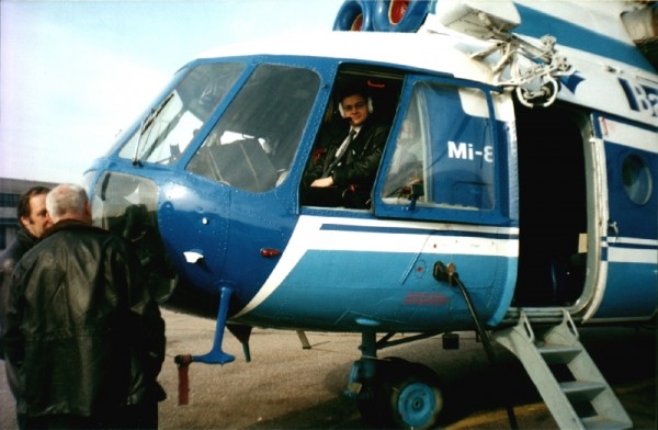 5_-_MI-8_-_Pulkovo_-_Pasha-vertoletchik_-_aprel2002.jpg
