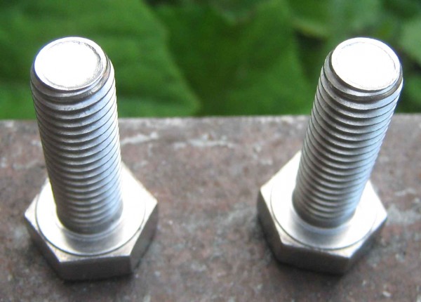 Stainless_Bolts.jpg