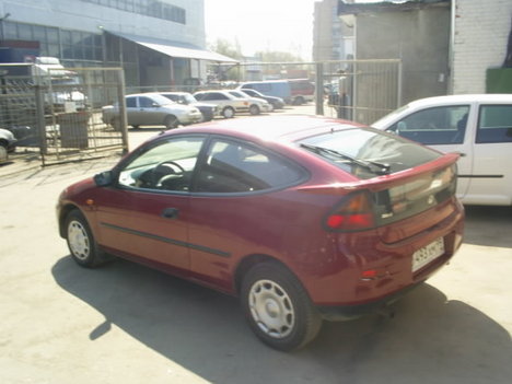 Mazda 323 купе.jpg