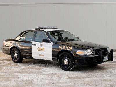 ford_crown-victoria-police-interceptor-1998_r9.jpg